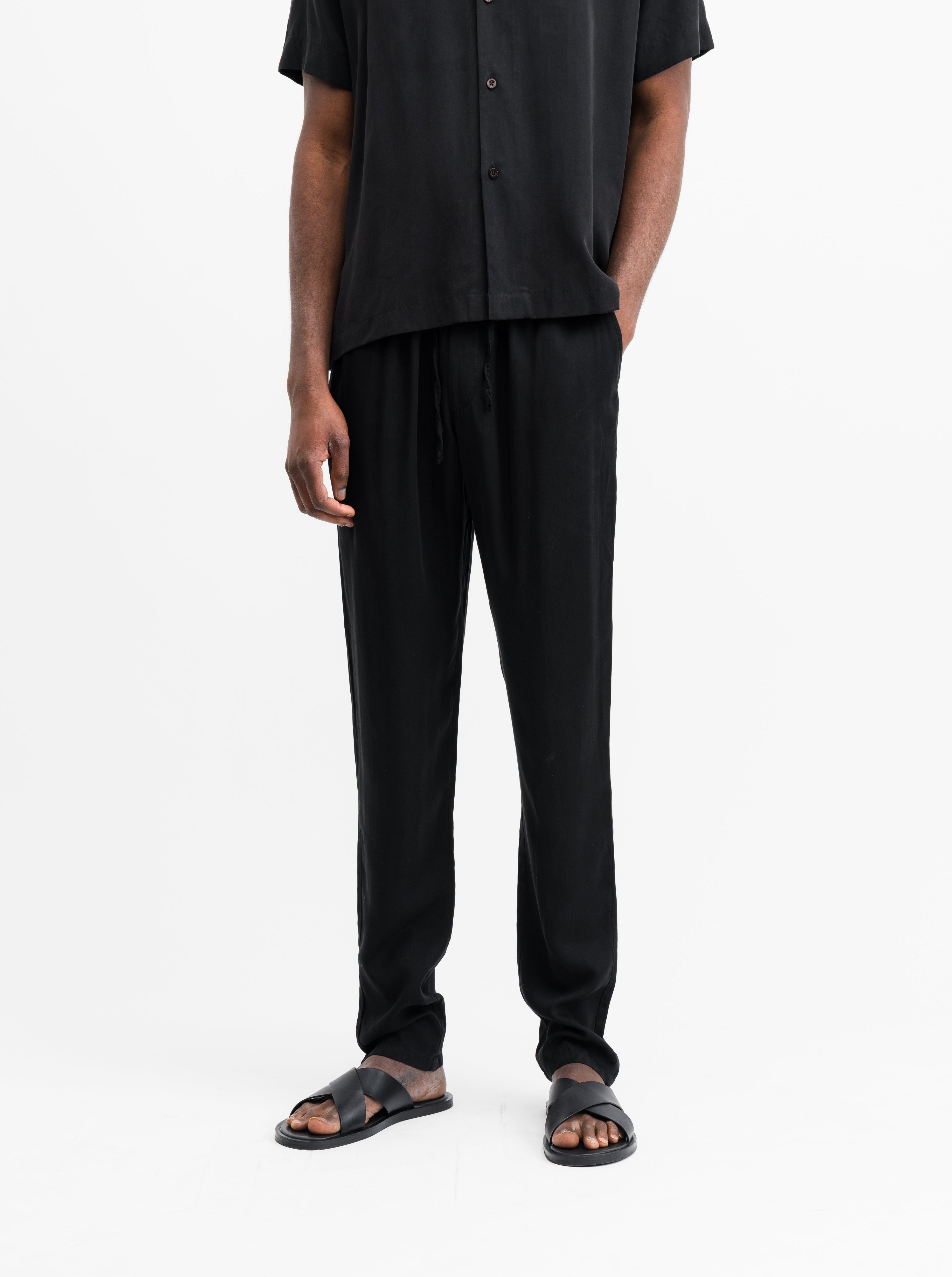 Loose black trousers from Grand Frank